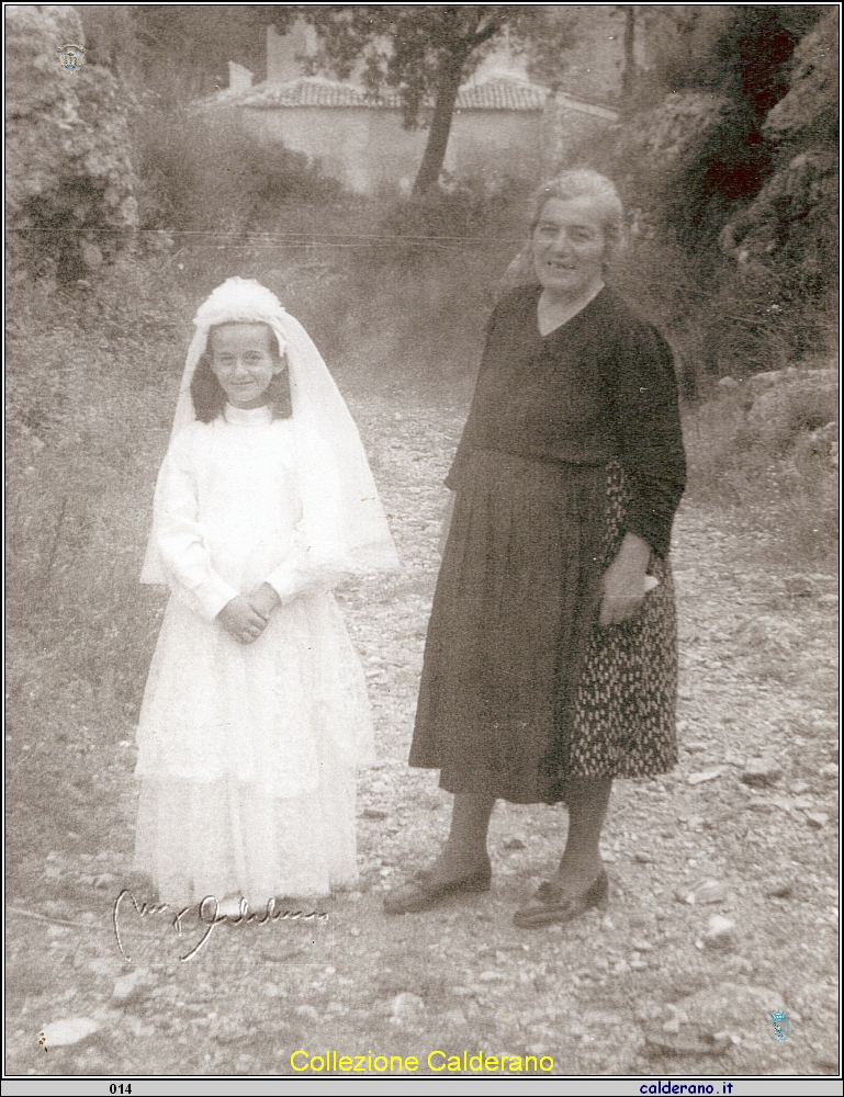 Maria Grazia Limongi e la Nonna Giuseppa Mazzeo Sceppa.jpeg