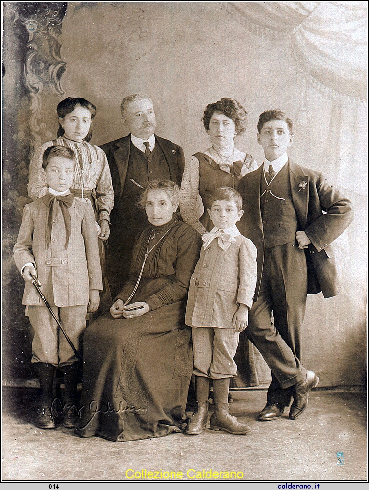 Pasquale Grisolia e famiglia 11-11-1911.jpg