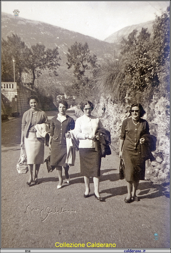 Passeggiata delle insegnanti alla Villa con Lidia del Viscio1959.jpg