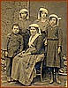 Emilia Giglio Calderano, seduta, con i figli Peppinello a sn e Filonena a dx, in piedi Petronilla Calderano e Maria Giglio1919.jpg