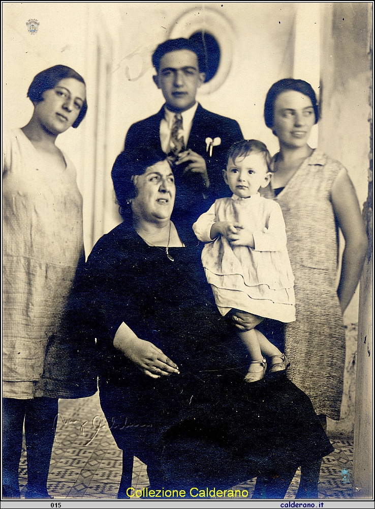 Anna, Francesco e Maria, zii di Franz e Nonna Rosa e Franz ad Amalfi.jpg