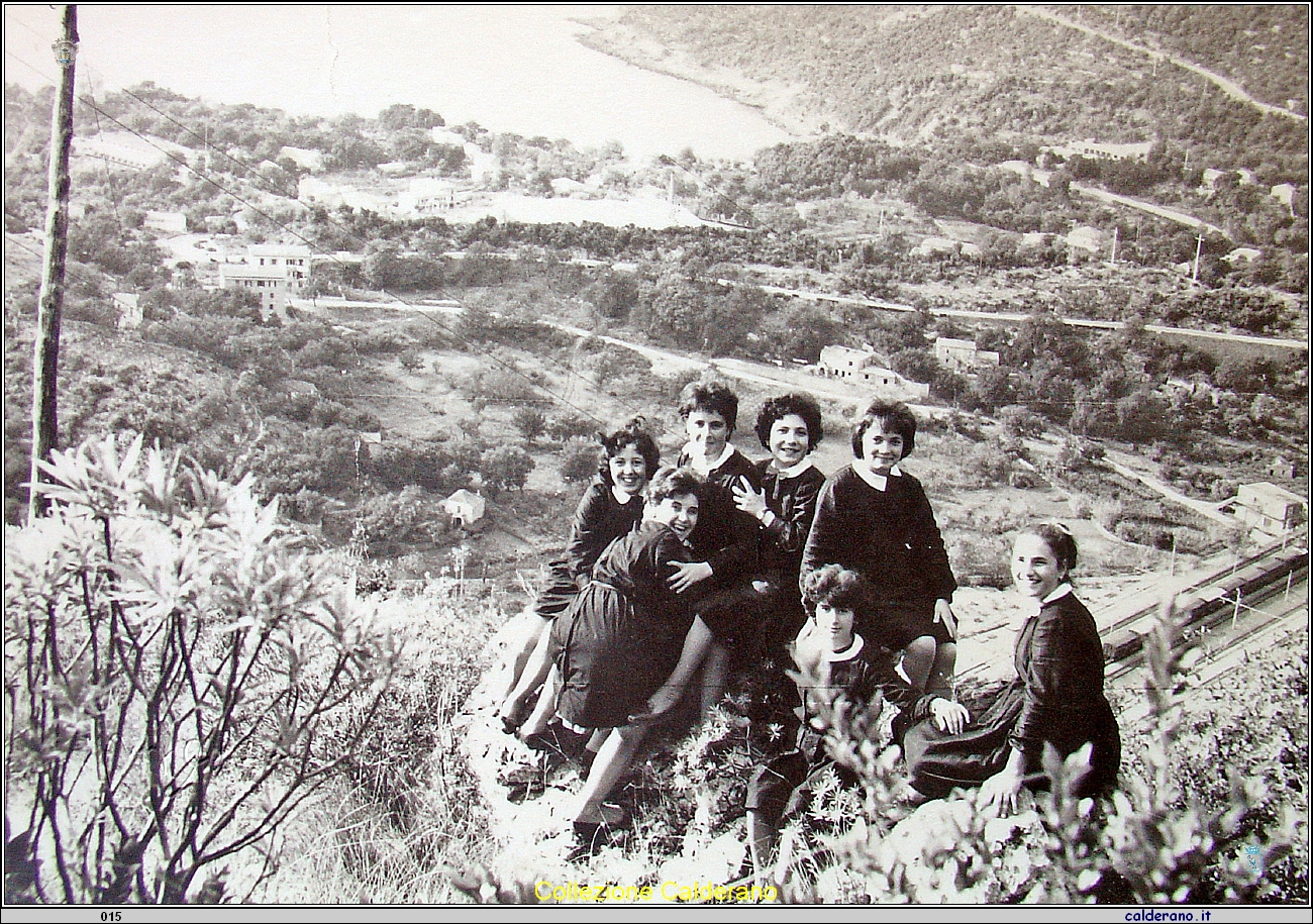 Convittrici del De Pino a passeggio.JPG