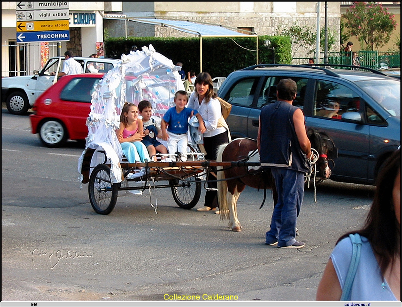 Carrettino con pony alla scuola media.jpg