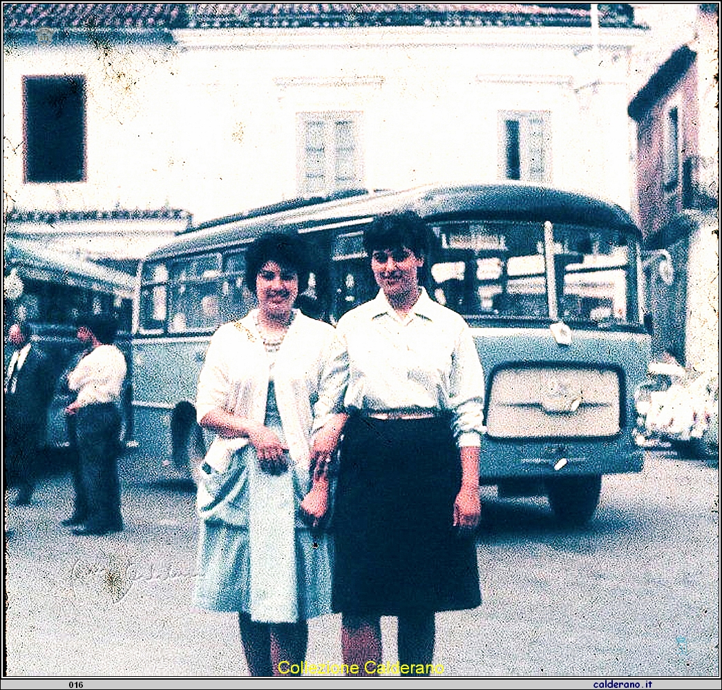 Doria Avigliano e Maria Felicia Canzonieri 1962.JPG