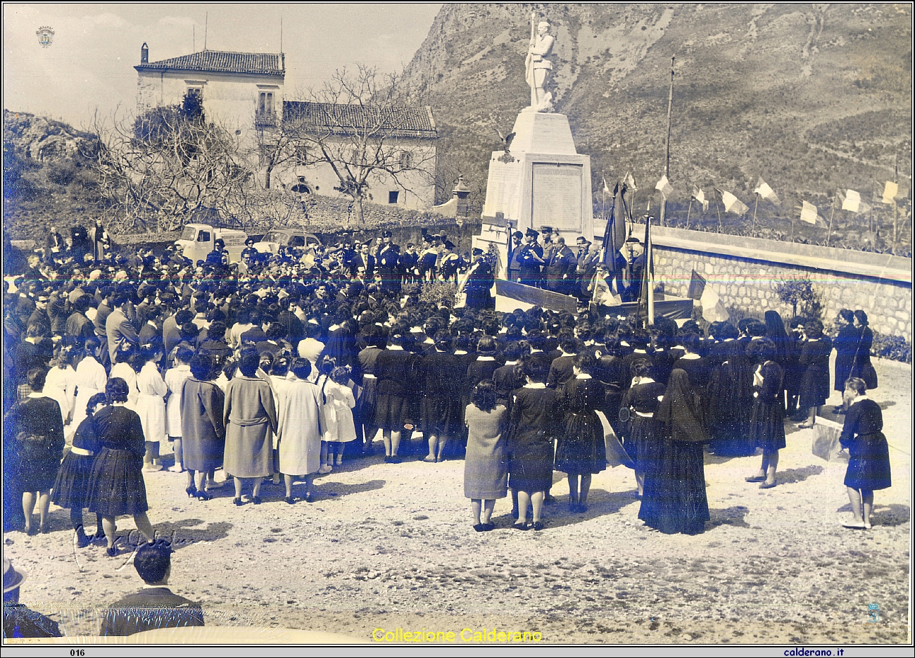 Inaugurazione monumento ai Caduti - 1959.jpg