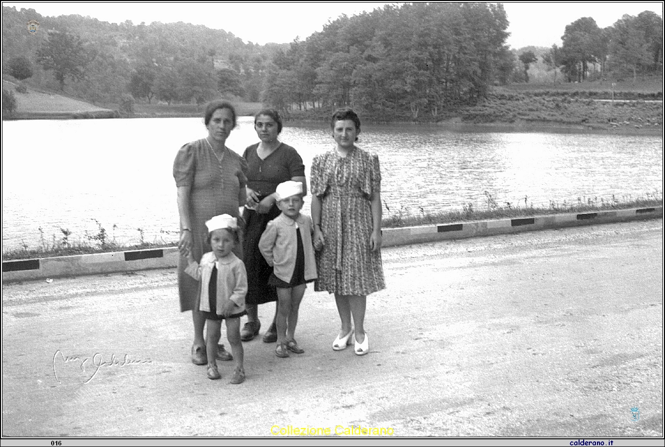 Maria Maestri e Maria De Biase a Lago Sirino.jpg