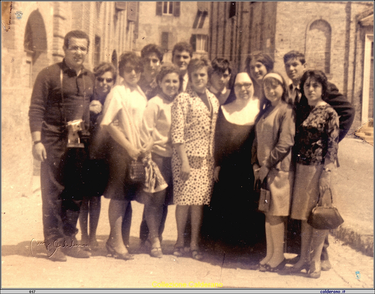 Gita a Recanati Biagio, Anna Maria Sesti, Maddalena, Giovanni, Graziosa, Jose', Linda, Gianfranco, M.Fadda, Mirella, Flavio e Anna Trotta 7-5-1966.jpg