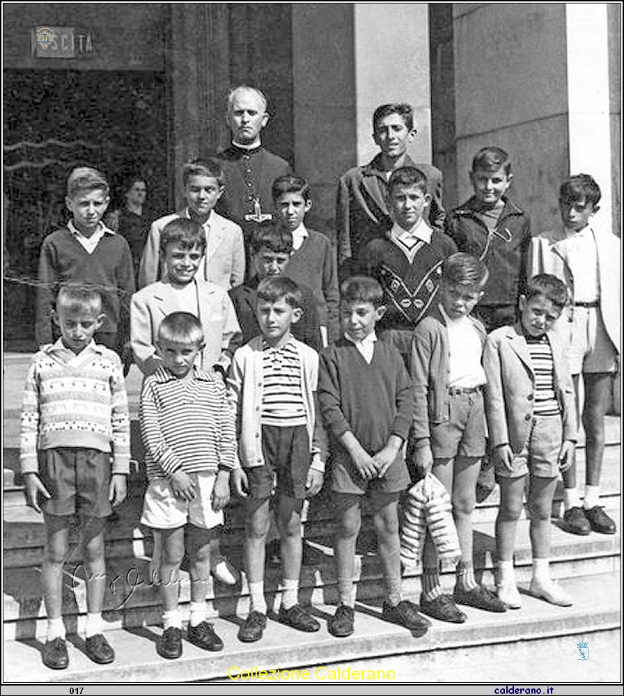 Padre Salerno e i ragazzi del Porto.jpg