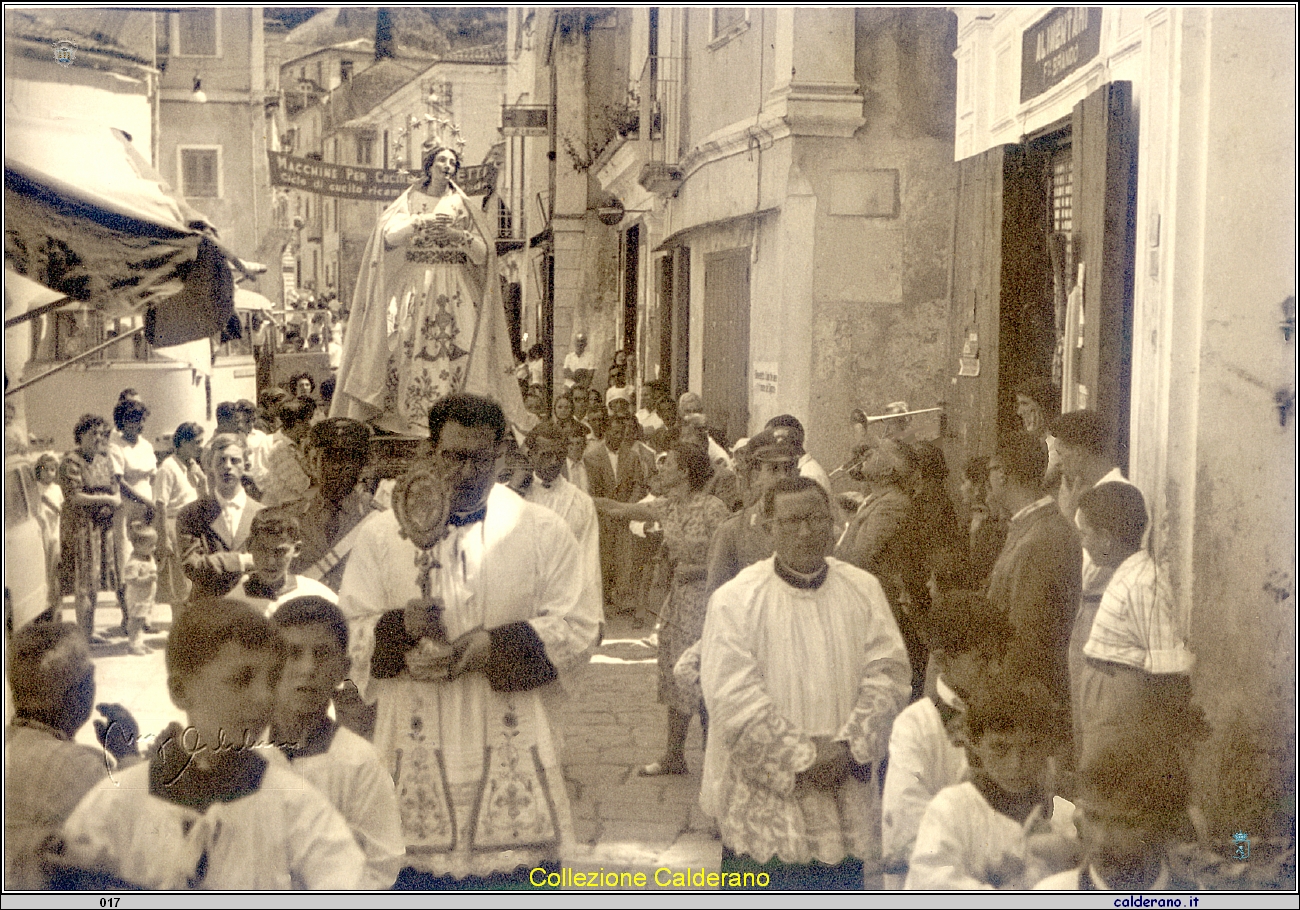 Processione Madonna Assunta 15 agosto 1960 con Padre Cerracchio e Padre Amatuzio.jpg