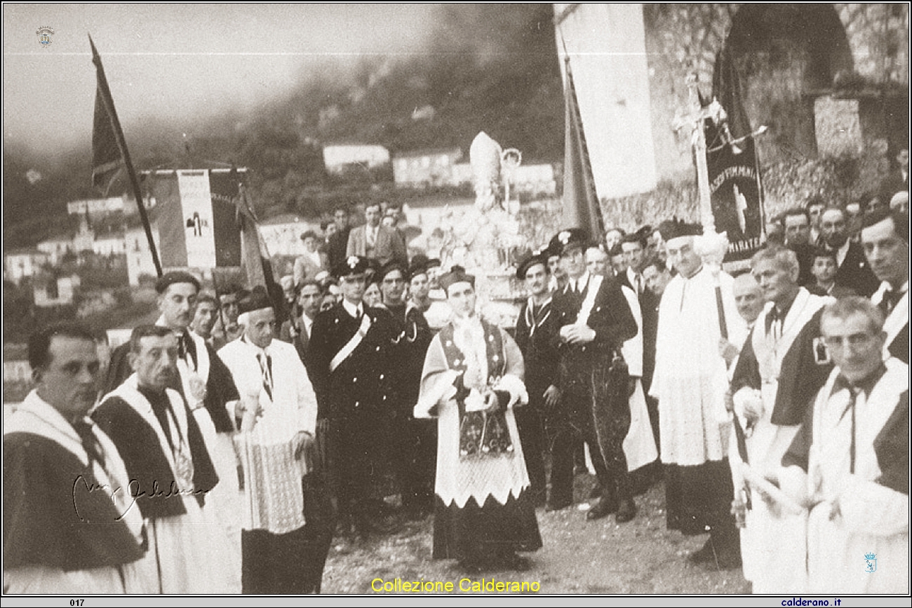 Processione di San Biagio 10 maggio 1941 - Portavano la statua di San Biagio in processione marinai Marateoti della Regia Marina in licenza..jpg