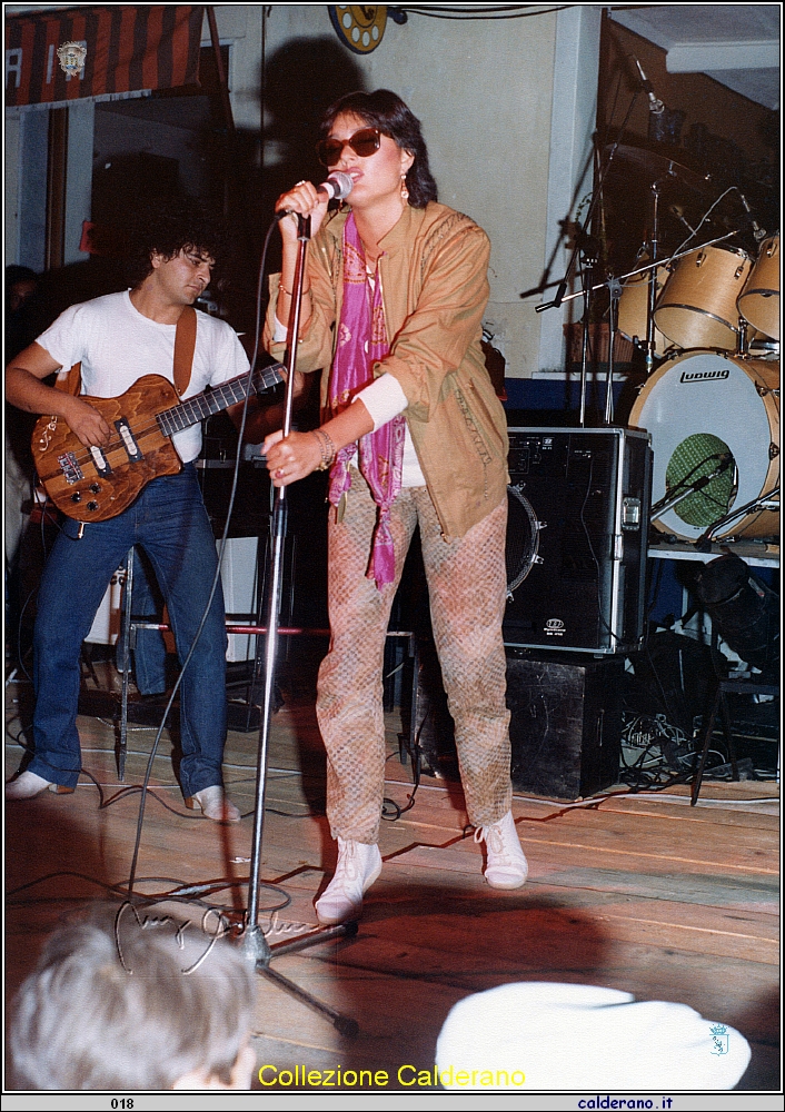 Anna Oxa in concerto in Piazza Buraglia - 1981.jpeg