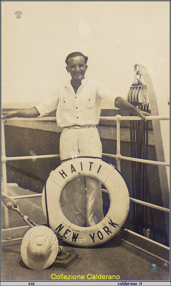 Benito Stoppelli sulla nave ritornando da Haiti.jpg