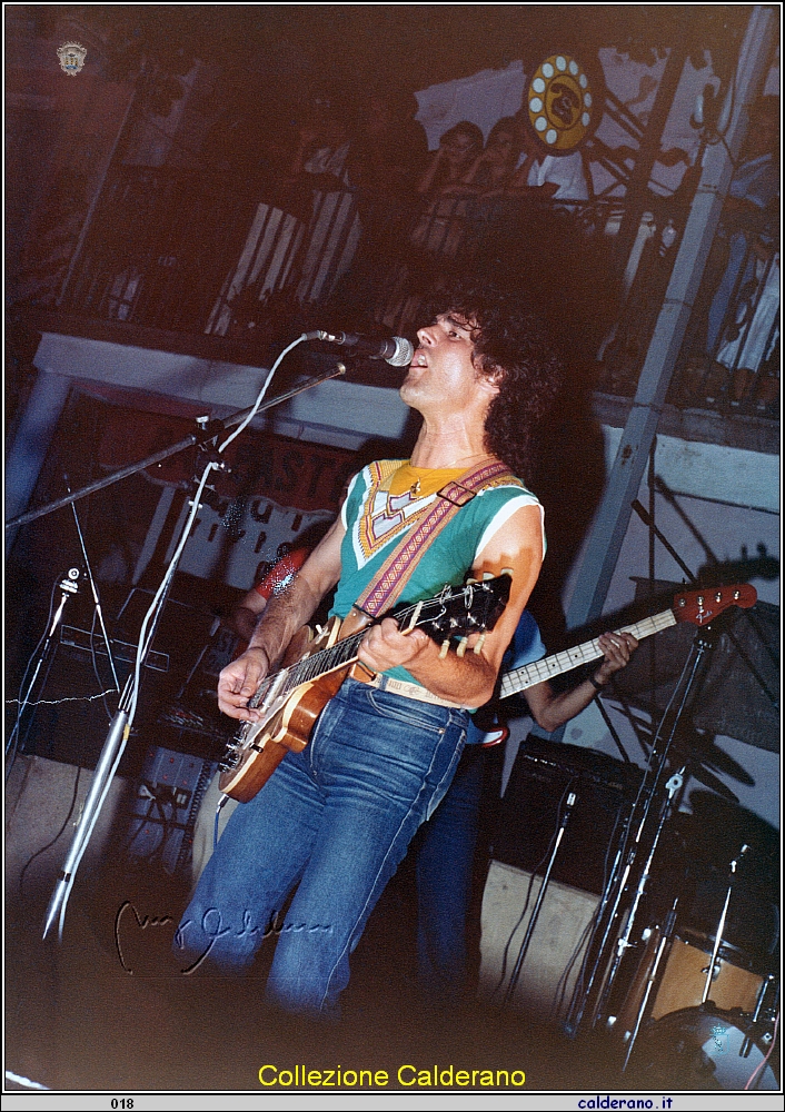 Fausto Leali in concerto in Piazza Buraglia 1981.jpeg