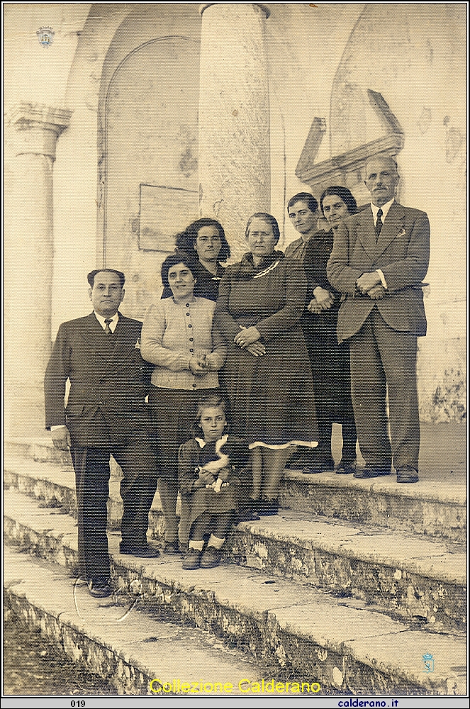 Antonio Cernicchiaro con la famiglia al Castello.jpg