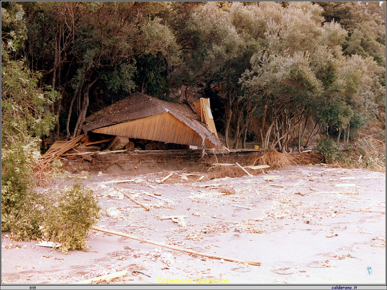 Bar a Cala  Don Nicola distrutto dalla mareggiata.jpeg