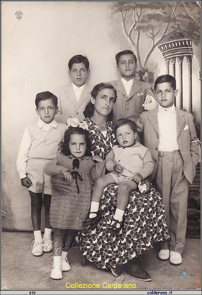 Clementina Santoro e figli.jpg