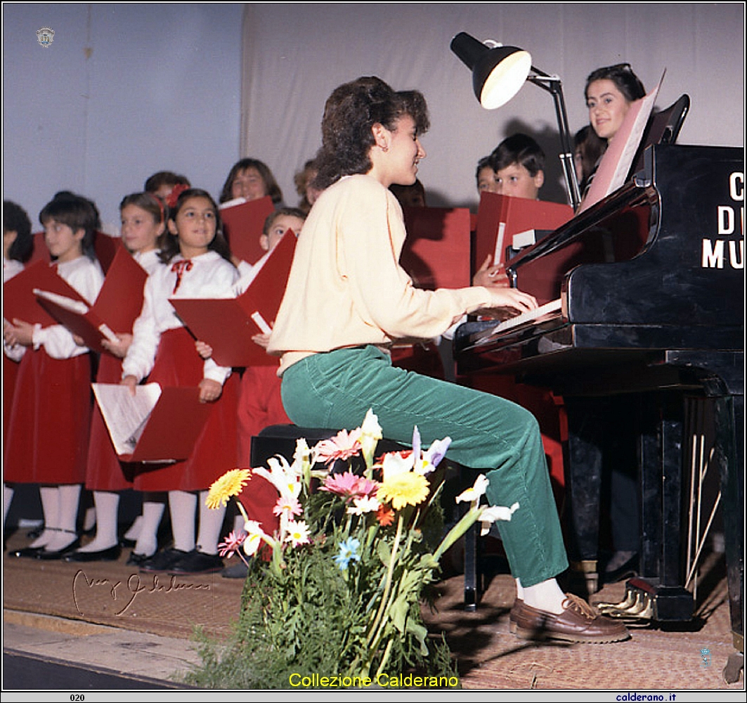 Cristina Martino al pianoforte - Scuola Santina de Carolis.jpg