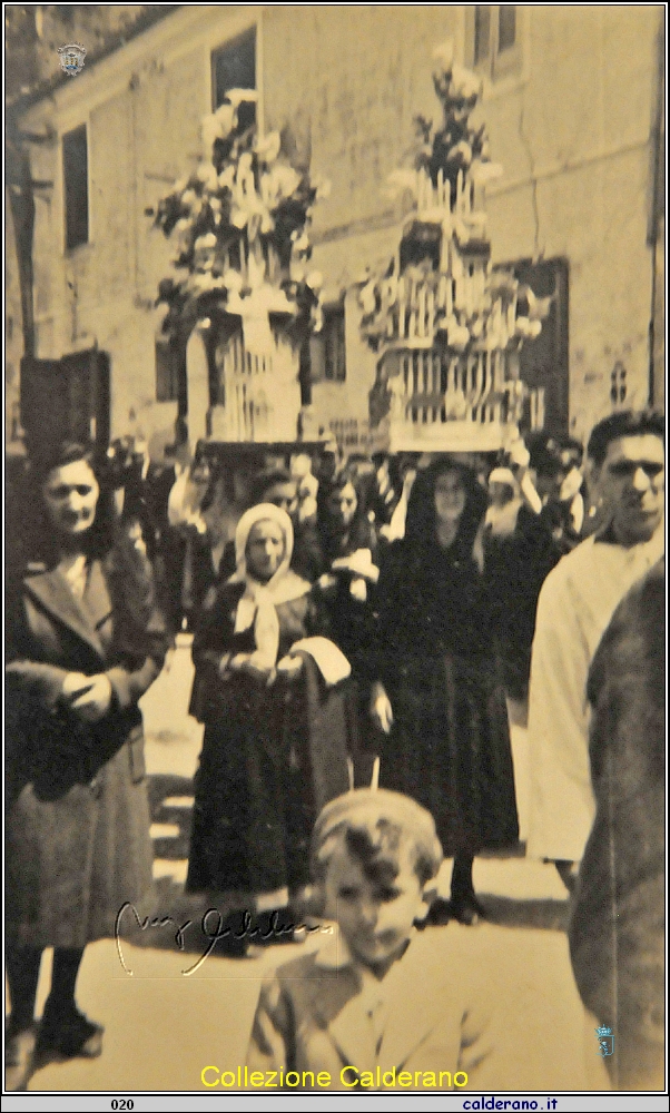 Geralda Stoppelli e la processione con le cinte.jpg