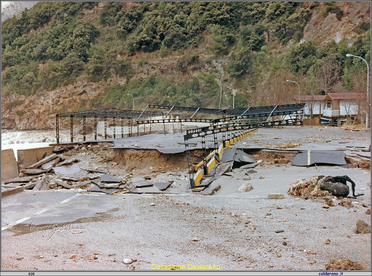 Parcheggio di Fiumicello dopo la mareggiata 1987.jpeg