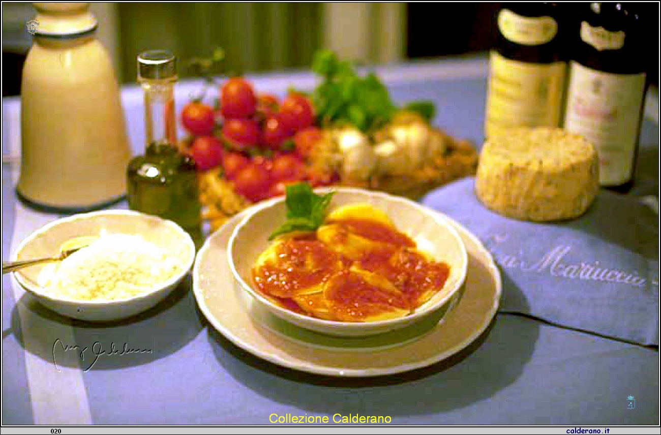 Ravioli dolci di ricotta in ragu' di agnello.jpg