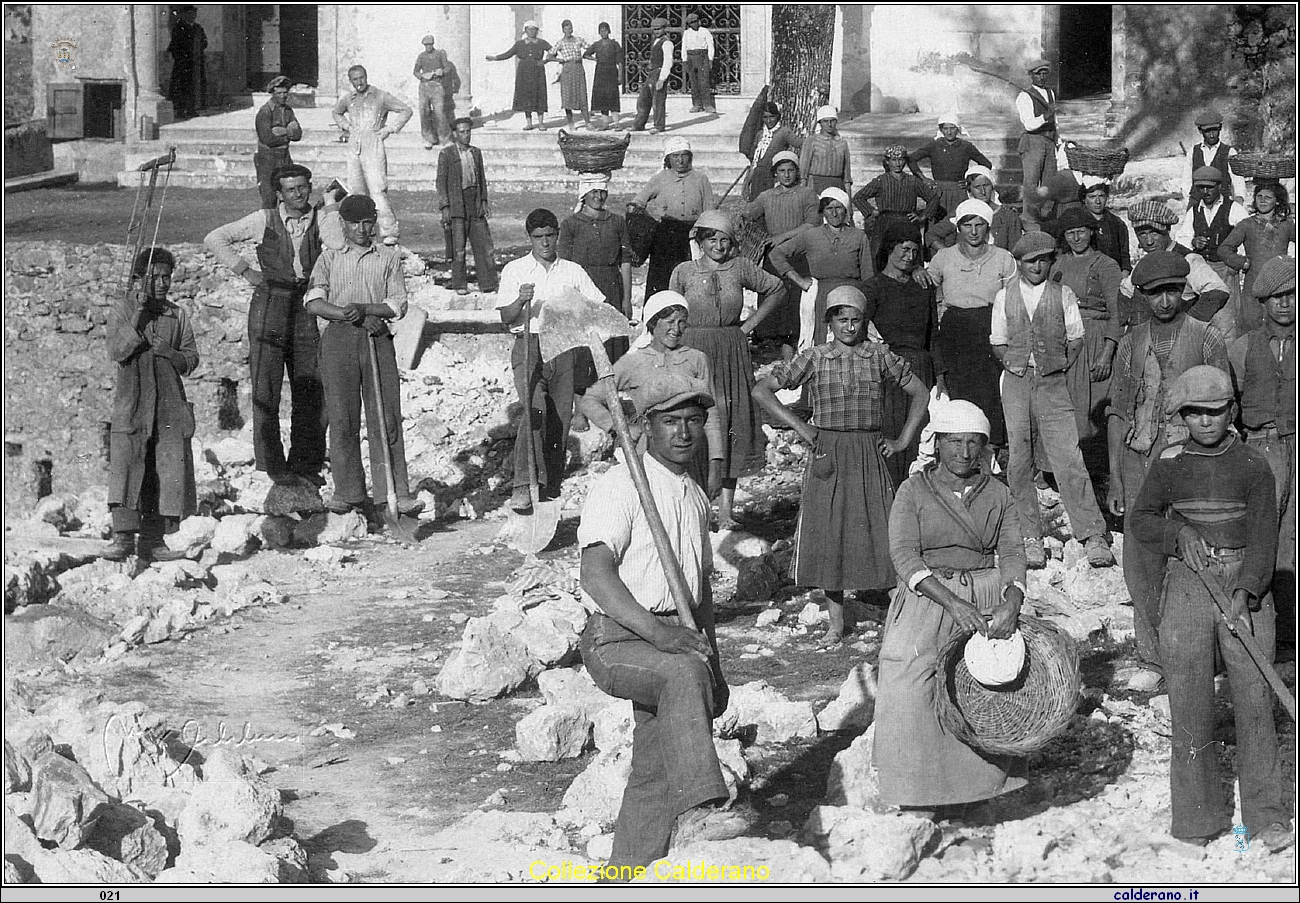 Costruzione del Piazzale della Basilica 1941 - 3.jpg