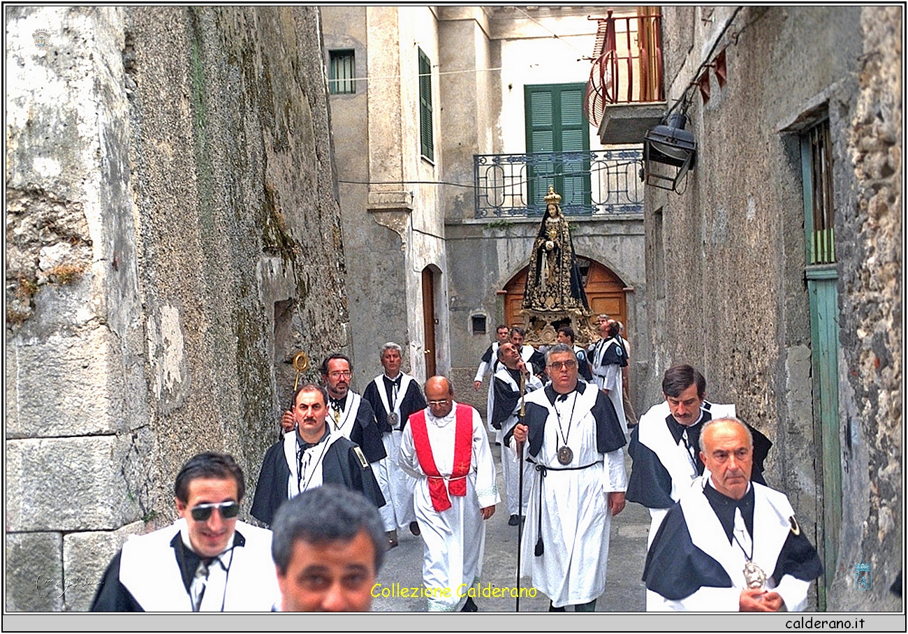 Processione dell'Addolorata sotto la Torre della Galata.jpg