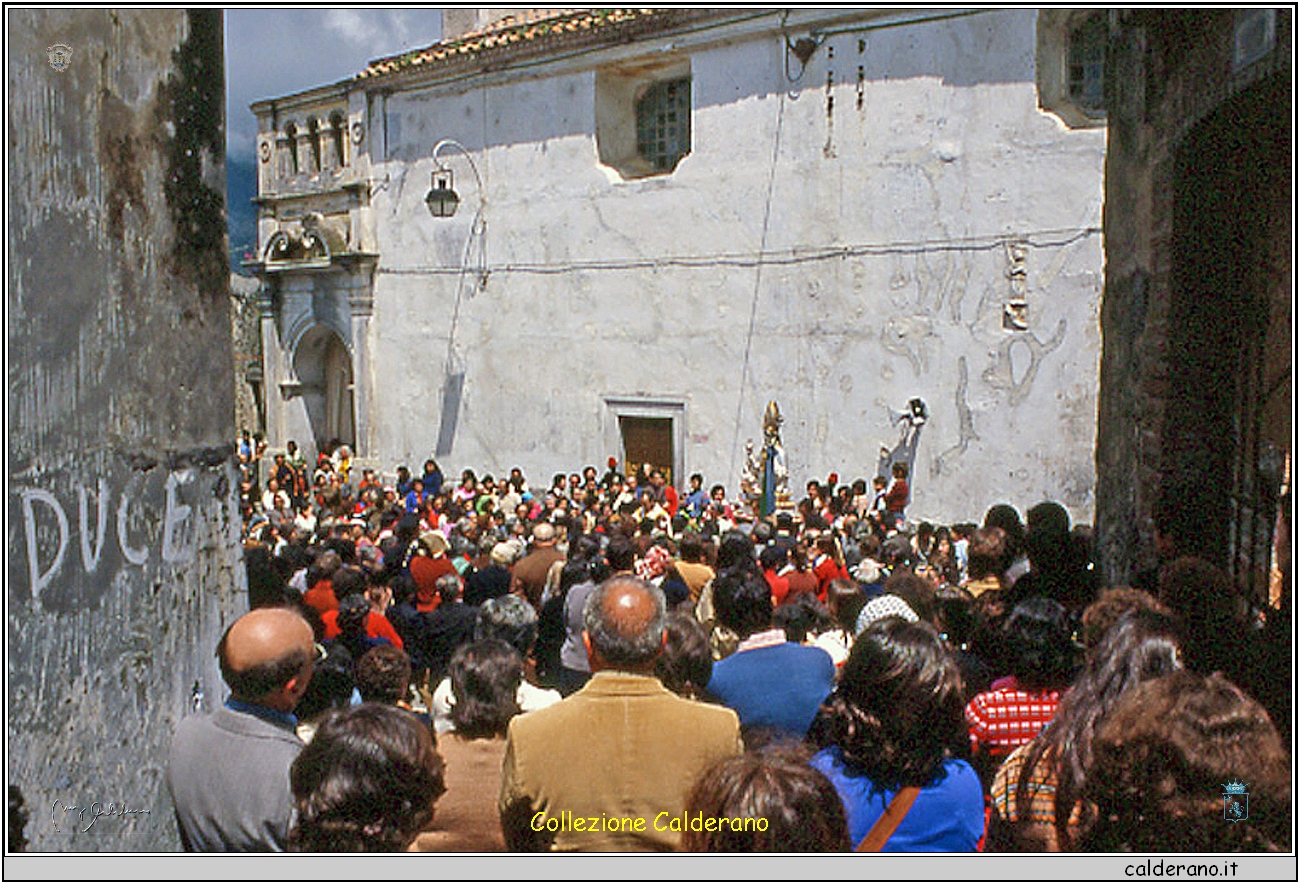 Processione di San Biagio con la statua di legno Giovedi.jpg