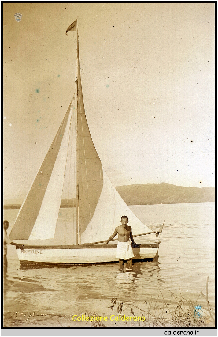 Benito Stoppelli con la barca a vela Neptuno.jpg