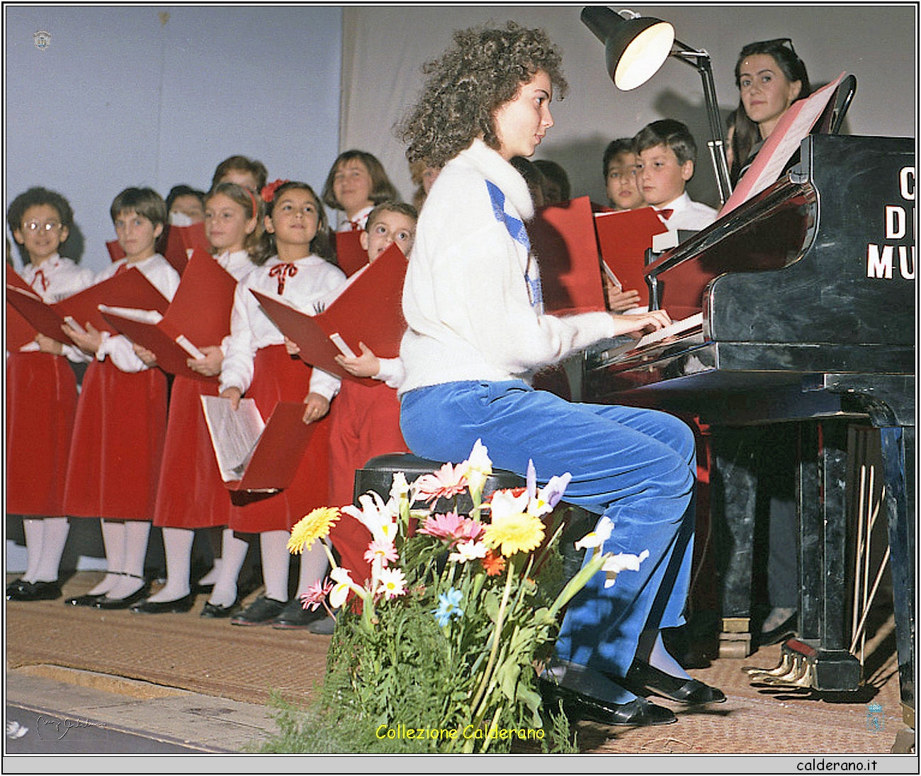 Elena Mancusi e il Coro di Marirosa Schettino.jpg