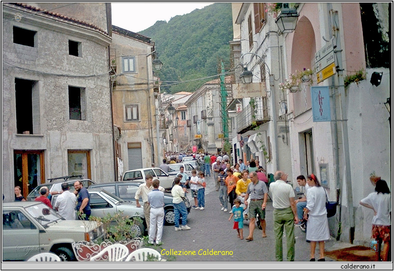 Fermento estivo settembrino in Piazza Buraglia.jpg