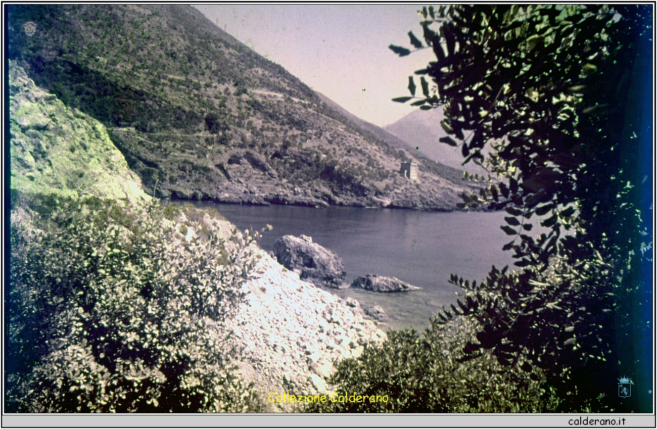 Lo scoglio Milozzu al Porto - Diapositiva del 1955.jpg