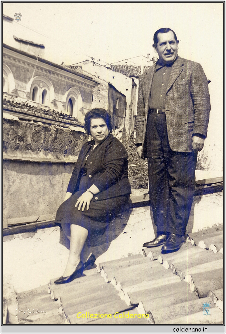 Mamma e Papa' sul terrazzo 1970.jpg