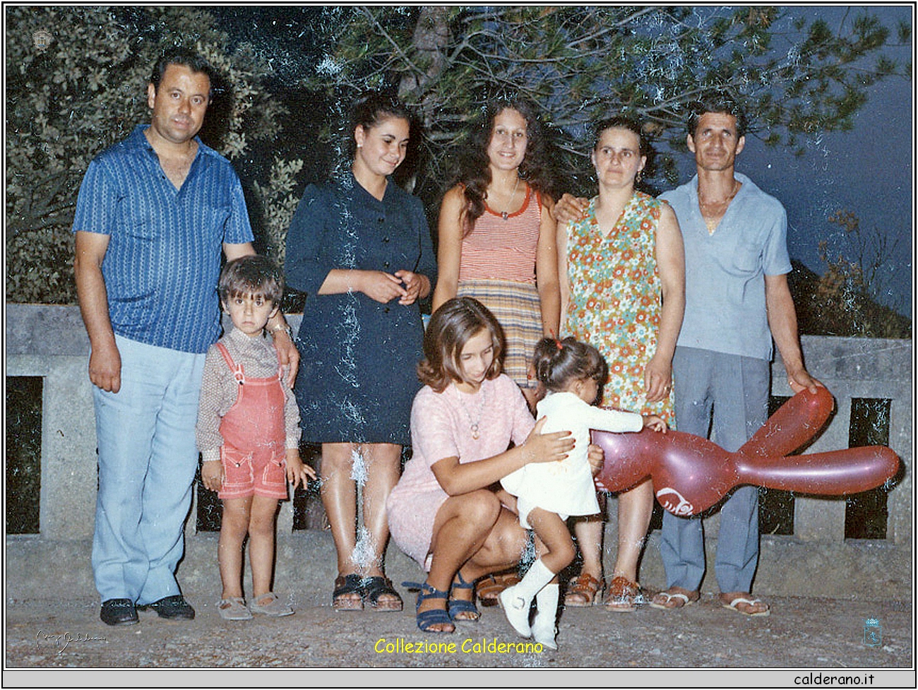 Tanino Velardi con moglie e figlio e Tanino Limongi Rasizza con moglie e figlie 1972.jpg