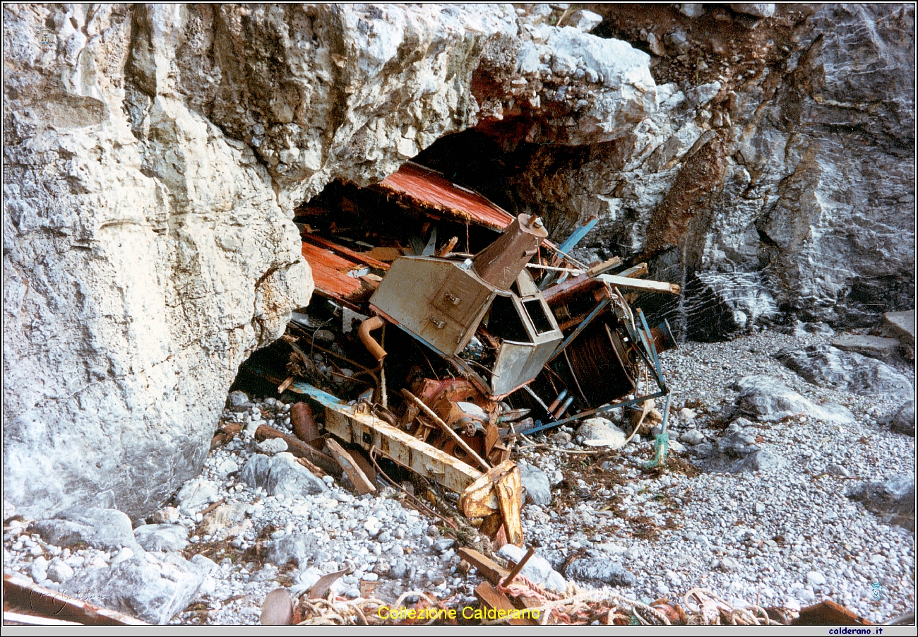 La paranza dopo la tempesta nella grotta del Crivo - 1987.jpeg