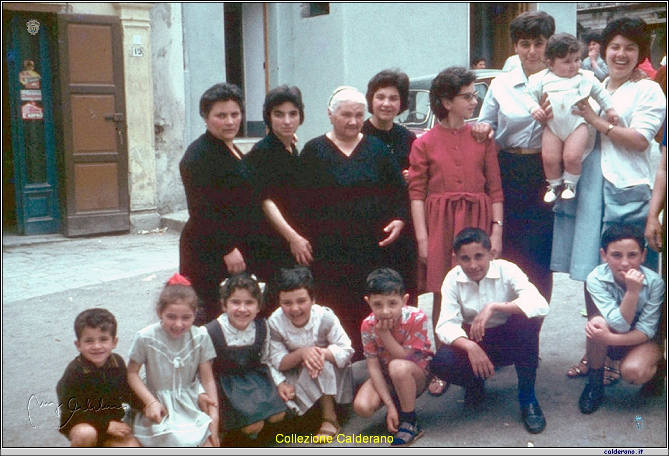 Beatrice, Zietta, Mariuccia, Stella, Maria, Maria Felicia e Dorina.jpg