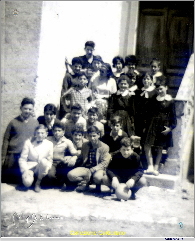 Alunni scuola media con Lidia Del Viscio 1960.jpg