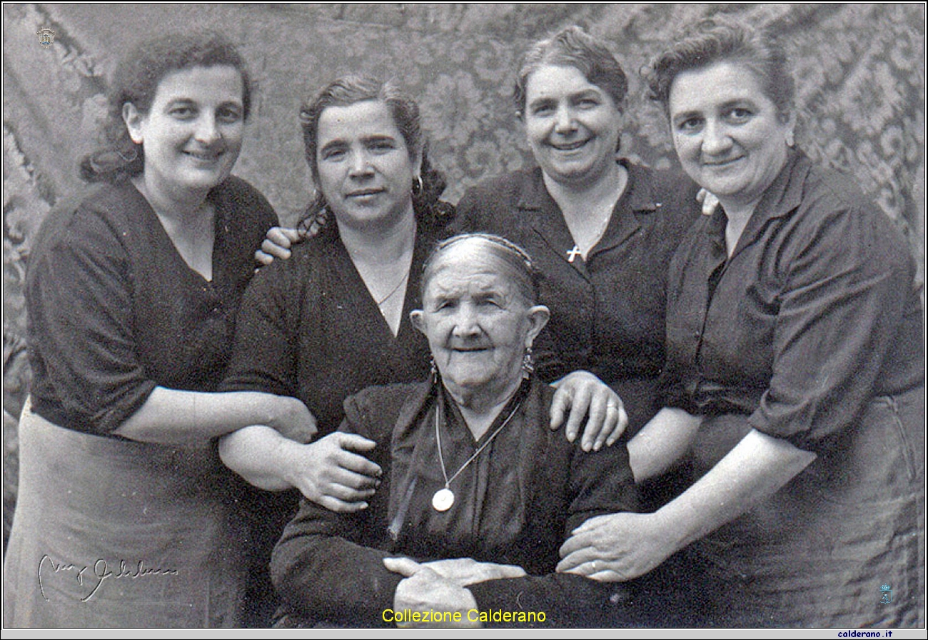 Francesca, Giuseppina, Nannina, Fiorinella e Mamma Rosa_.jpg