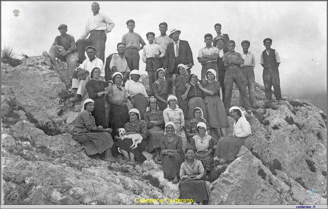 Volontari per la costruzione del Piazzale della Basilica 1941 - 4.jpg