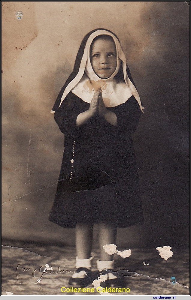 Bambina vestita da ex voto .jpg