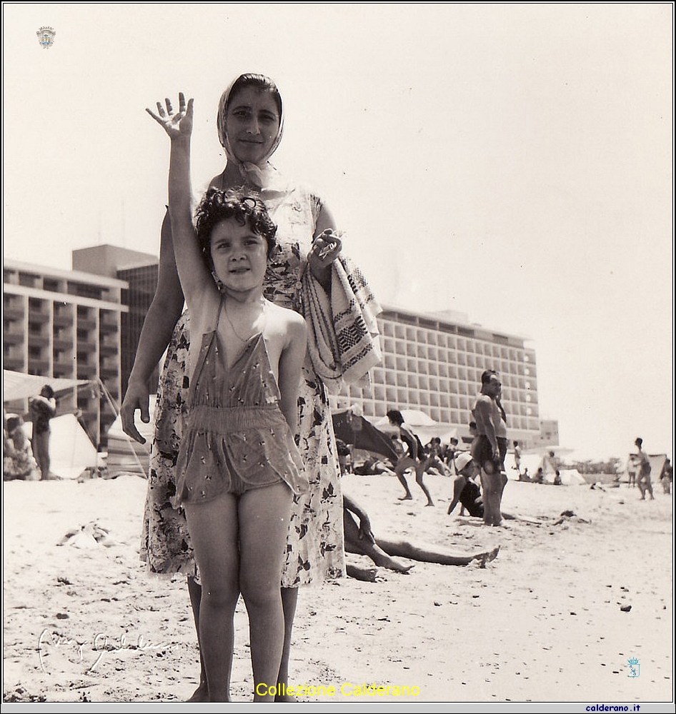 Emigrati di Cersuta sulla spiaggia in Venezuela.jpg