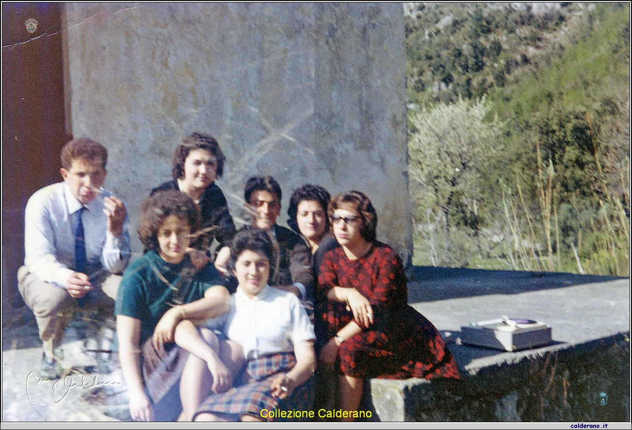 Pasquetta al Cangito 1962 - Biasino, Adriana, Eugenio, Rosellina, Mariemilia, Marirosa e Dorina.jpg