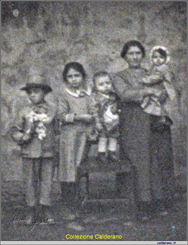 Signora con quattro figli .JPG