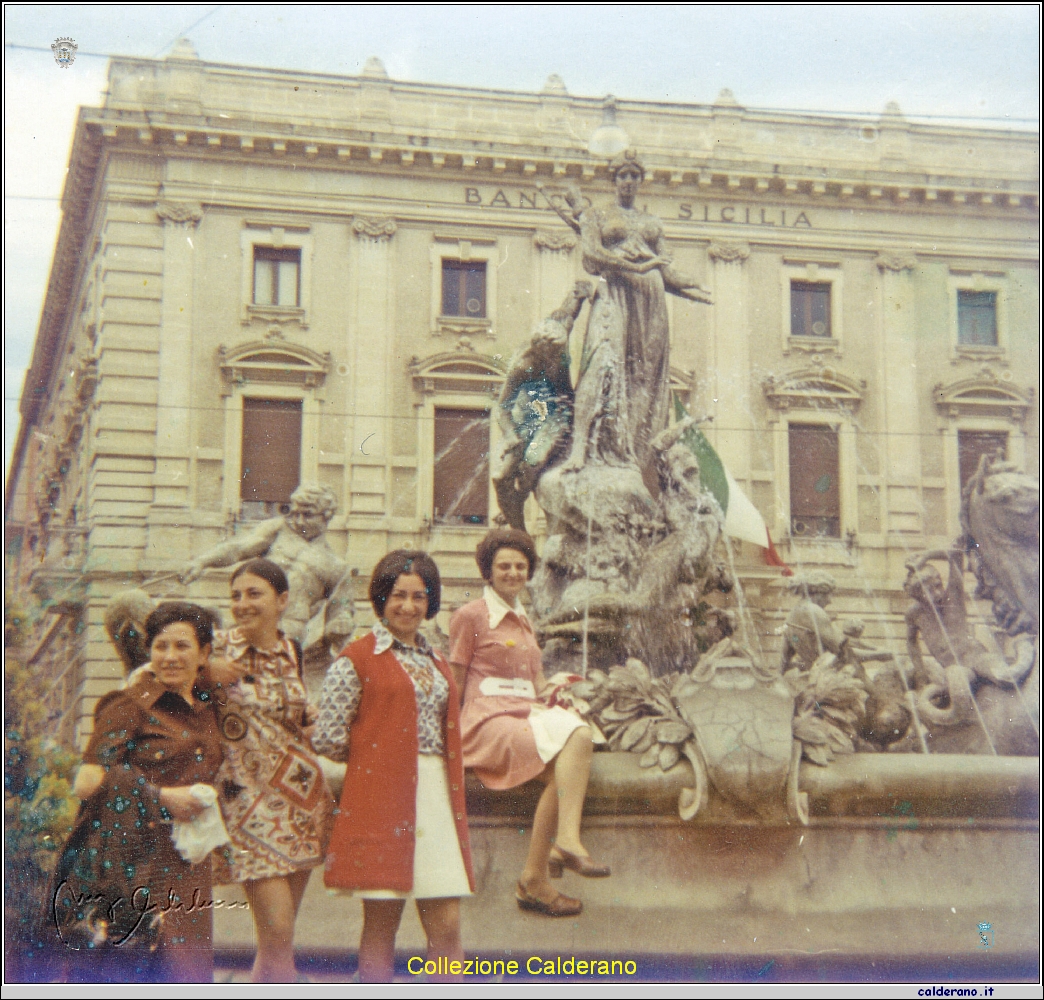 Assuntina, Maria, Carmelina e Rosamaria in Sicilia - Giugno 1970.jpg