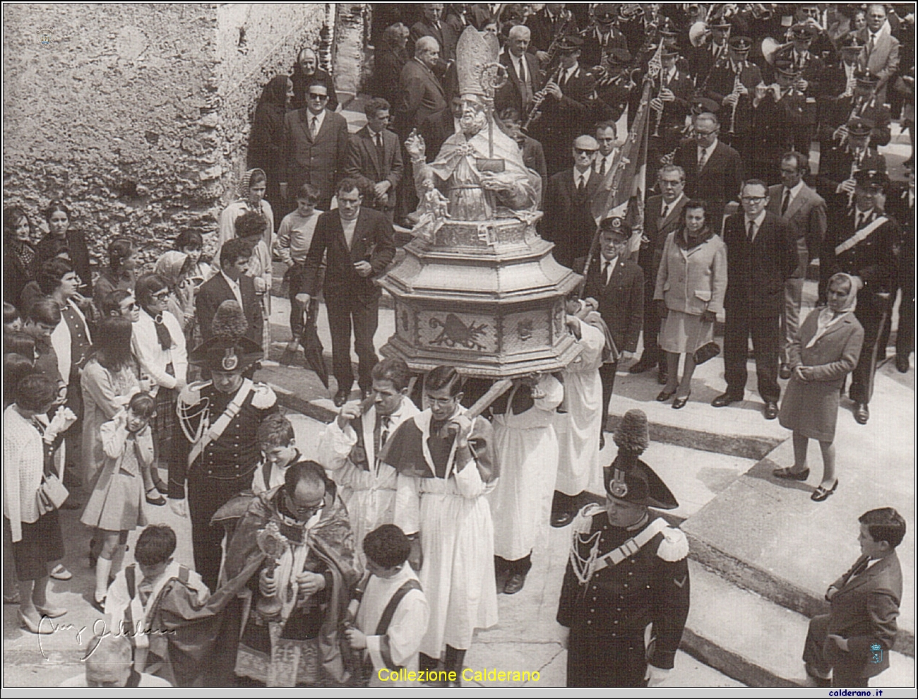 Processione di San Biagio con al seguito parte dell'Amministrazione Sveglia 1968.jpg