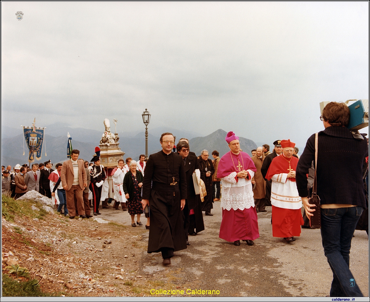 San Biagio torna dal Porto con Padre Luigi, il Vescovo Pierro e il Cardinale Poletti 1982.jpeg