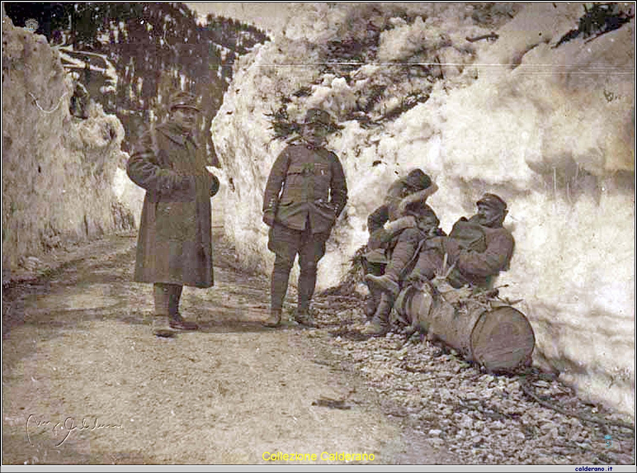 Trincea sul Carso 25-12-1916 col Ten. Vincenzo Brando e i suoi commilitoni.jpg