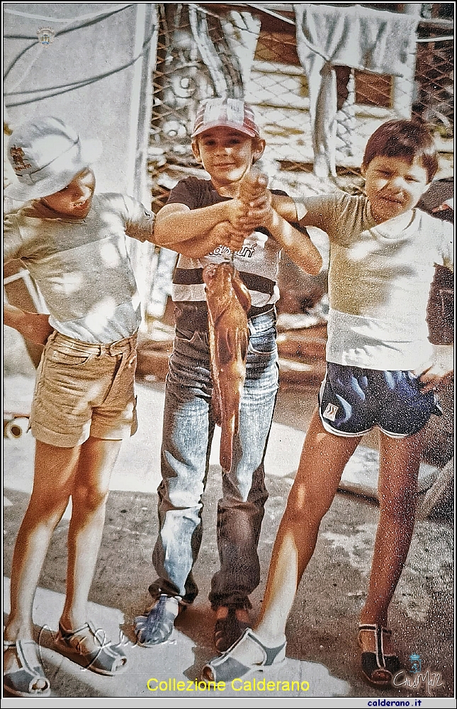 Bambini del Porto con il pescato.jpg