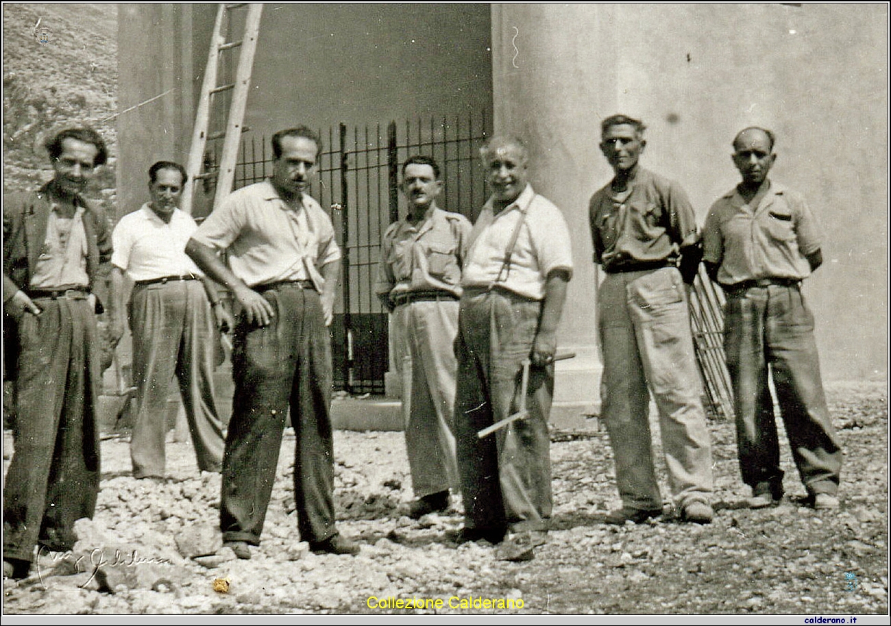 Costruzione Cappella di Fatima con Biagio Cernicchiaro, Felice De Nicola, Catambano, Biagio Vitolo, Pasquale Pirillo - 1949.jpg