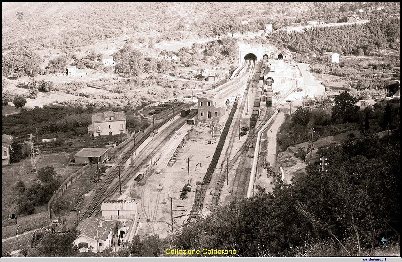 La stazione vecchia e la nuova.jpg