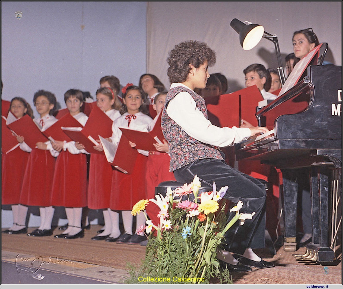 Laura Esposito e il Coro Santina De Carolis.jpg